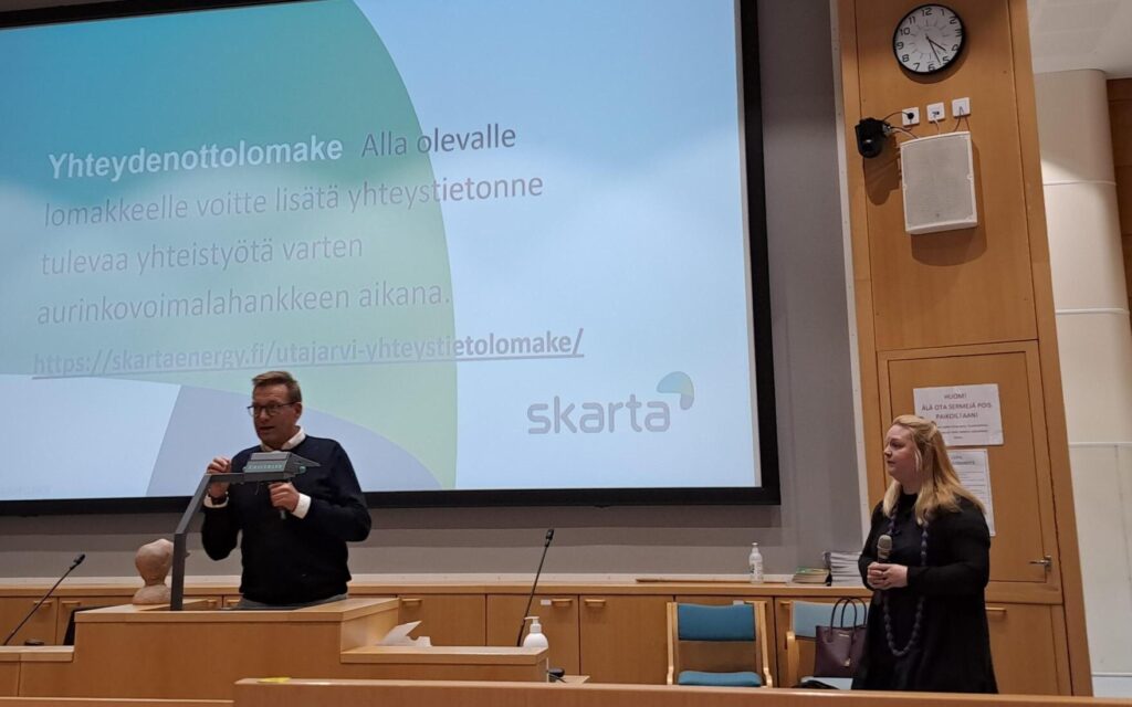 Skarta Energy Oyltä hanketta esittelemässä Vikke Saarelainen ja Miia Viitaniemi.